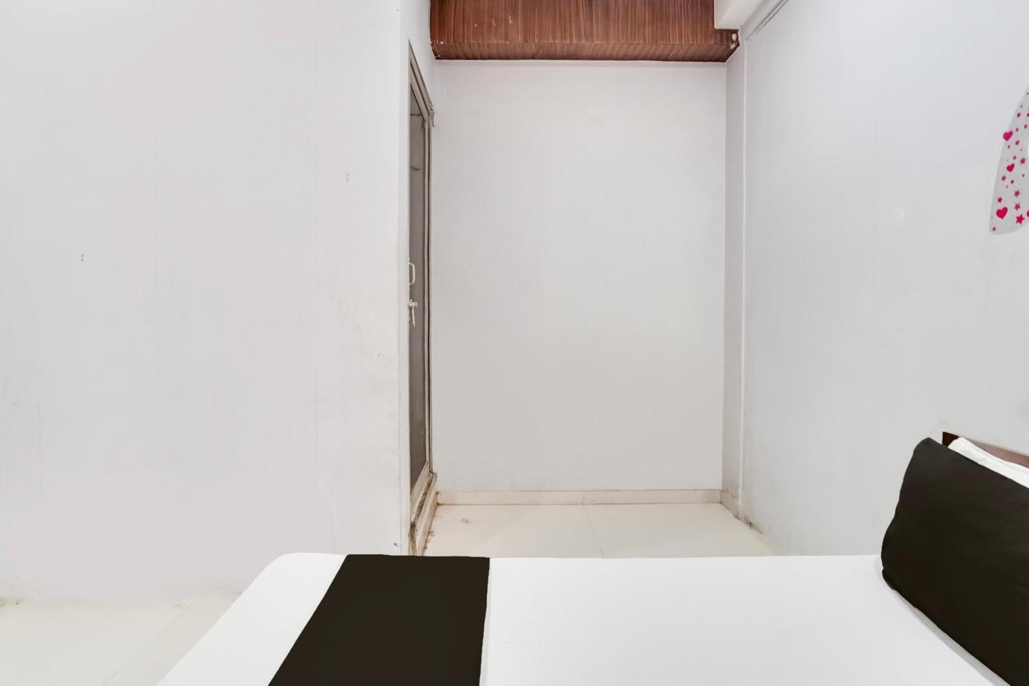 Hotel O Day Night Rooms Surate Exterior foto