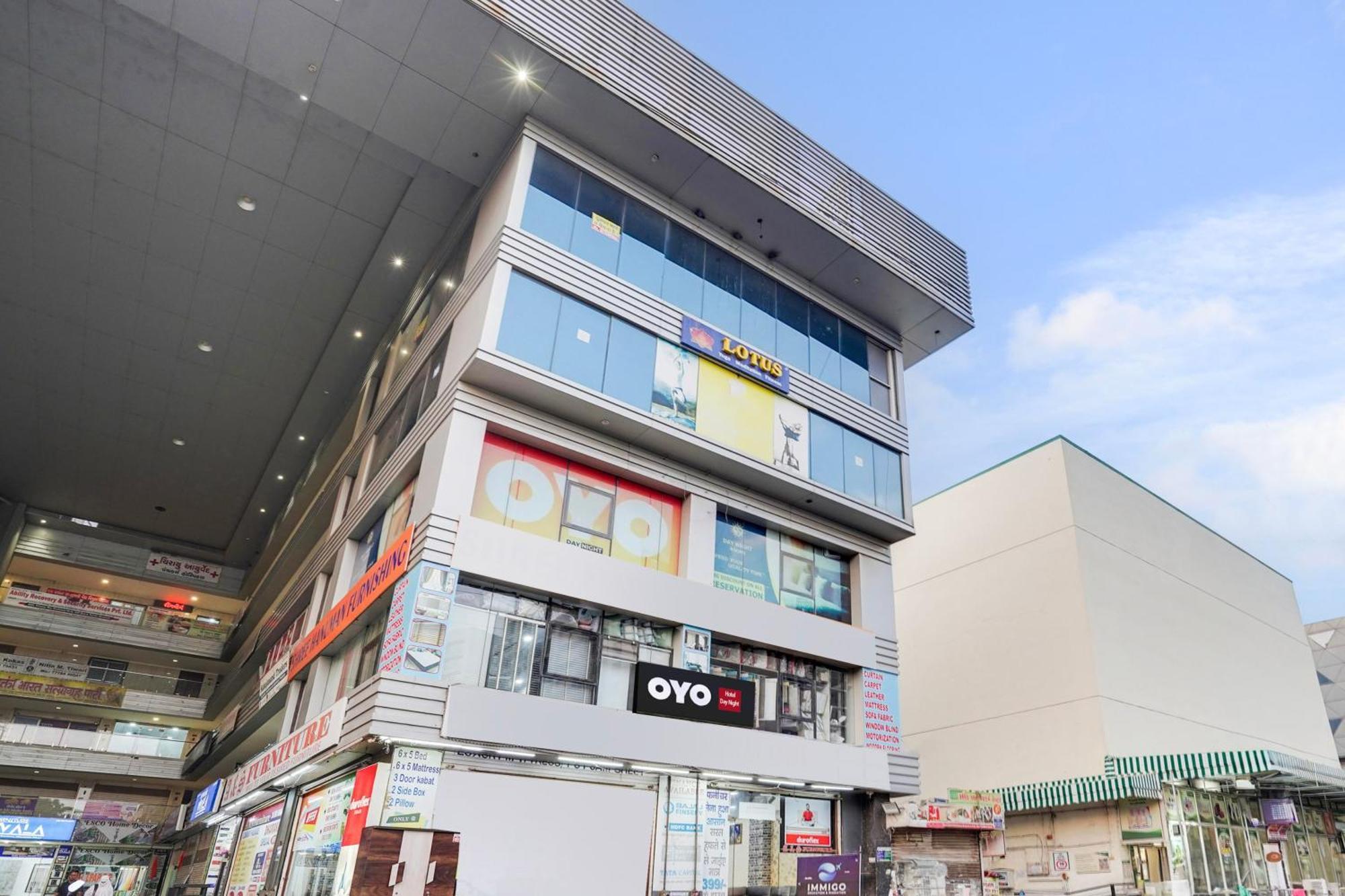 Hotel O Day Night Rooms Surate Exterior foto