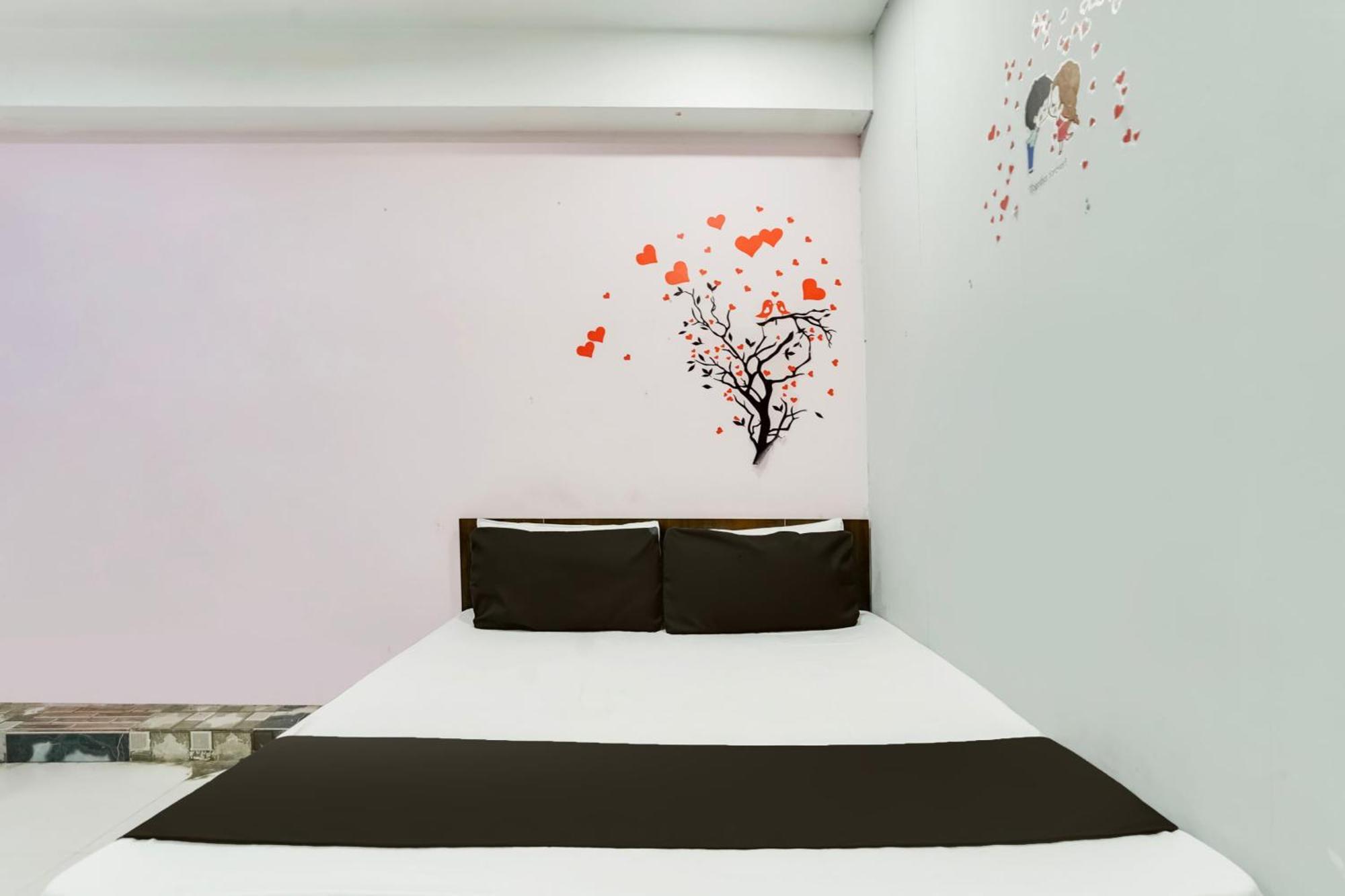 Hotel O Day Night Rooms Surate Exterior foto